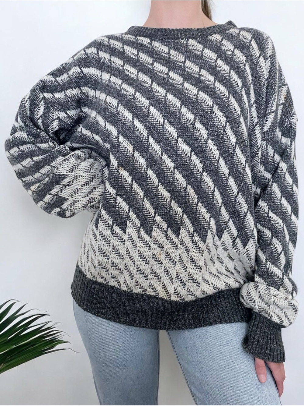 Vintage Cozy Chevron Printed Knit Grandpa Sweater - Gray & White